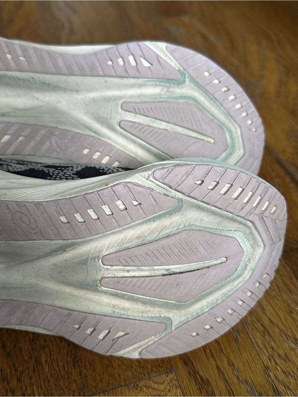 Asics Novablast 5 Running Shoes in Black/Pink Pearl - Size 7 (US) - Picture 8 of 15